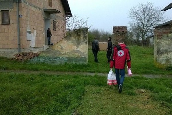 Uskrsni paketi Crvenoga križa za hrvatske građane u potrebi