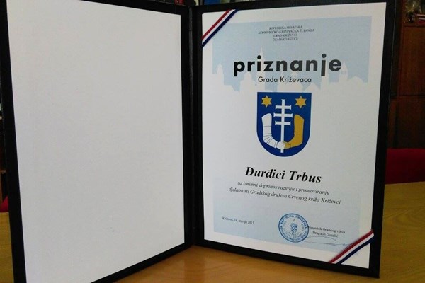 Križevci - Priznanje grada Križevaca ravnateljici GDCK Križevci Đurđici Trbus