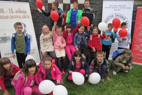 Slunj - obilježen Tjedan Crvenog križa, Majčin dan i Dan obitelji