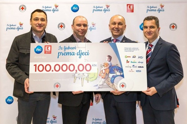 Kaufland i P&G doniraju 100.000 kuna Hrvatskom Crvenom križu za djecu u potrebi