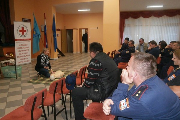 Novi Marof - Osposobljavanje postrojbe civilne zaštite Breznički Hum iz prve pomoći