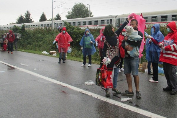 Koprivnica - Koprivnički Crveni križ dočekao izbjeglice iz 50 vlakova i 40 autobusa na Botovu